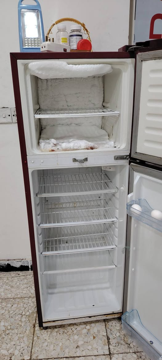 ثلاجة حجم وسط
شغالة ١٠٠ ٪
تجميد واضح بالصورة
***********
سعر ٧٥ الف
