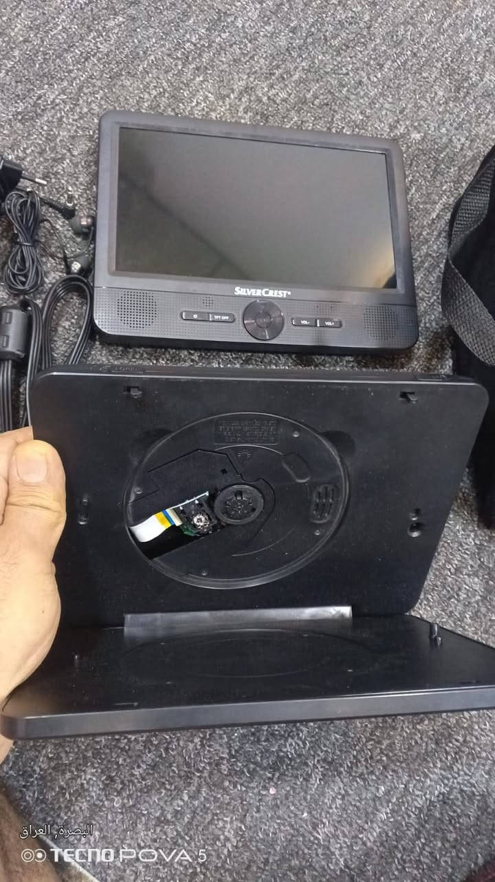 هذا الجهاز هو مشغل أقراص دي في دي محمول من ماركة SilverCrest، وتحديداً الطراز SPDP 18 A1. 

يتميز الجهاز بشاشة قياس 9 بوصة (22.7 سم).

يتضمن الجهاز بطارية مدمجة توفر وقت تشغيل يصل إلى 110 دقيقة.

يمكن استخدام الجهاز في السيارة، حيث يأتي مع دعامات لمسند الرأس.

يدعم تشغيل الأفلام، الموسيقى، والصور.

يحتوي على مدخلات ومخرجات مختلفة مثل منفذ USB لتشغيل الوسائط من ذاكرة خا


**إذا كنت صاحب هذا الإعلان وتريد حذفه لأي سبب، رجاءا أرسل رسالة إلى الدعم الفني**
