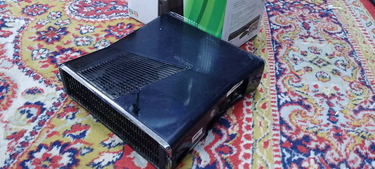 مسلام عليكم بلي إكس بوكس 360 جديد  مستعمل قليل بي مود يخبل سعر 130 وبي مجال قليل ***********
