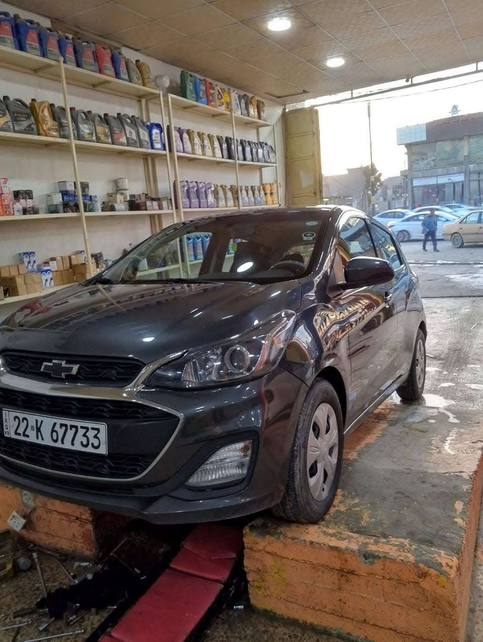 شوفرليت سبارك خليجي موديل 2020 جاملغ ونص بنيد مصبوغ بدون دواخل بدون معجون فقط رش
السياره رقم اربيل رقم جديد سنويه جديده 
مكانها بالحله تحويل او وكاله جاهزه
السعر ١٠٠ 
***********
ملاحظه السياره جديده جدا ماشيه ٥٥ الف كيلو
