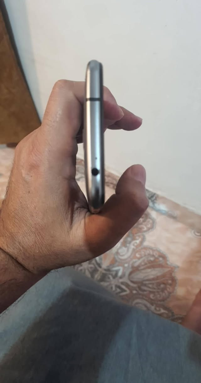 جهاز ريد ماجيك ٦ برو غني عن التعريف ذاكرة ٢٥٦ عشوائية ١٦ ازرار العاب لمس شاشة ١٦٥ هرتز نظافة ٩٩% السعر ٣٠٠ الف وبي مجال


**إذا كنت صاحب هذا الإعلان وتريد حذفه لأي سبب، رجاءا أرسل رسالة إلى الدعم الفني**