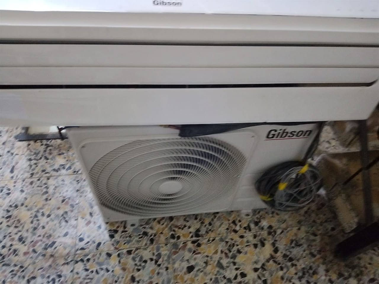 السلام عليكم للبيع سبلت جبسون طنين كامل هو وملحقاته غازه مقفول استعمال كلش قليل نضافه ٩٥بلميه ب٤٥٠ بغداد منطقه الصليخ *********** غير متواجد علفيس
