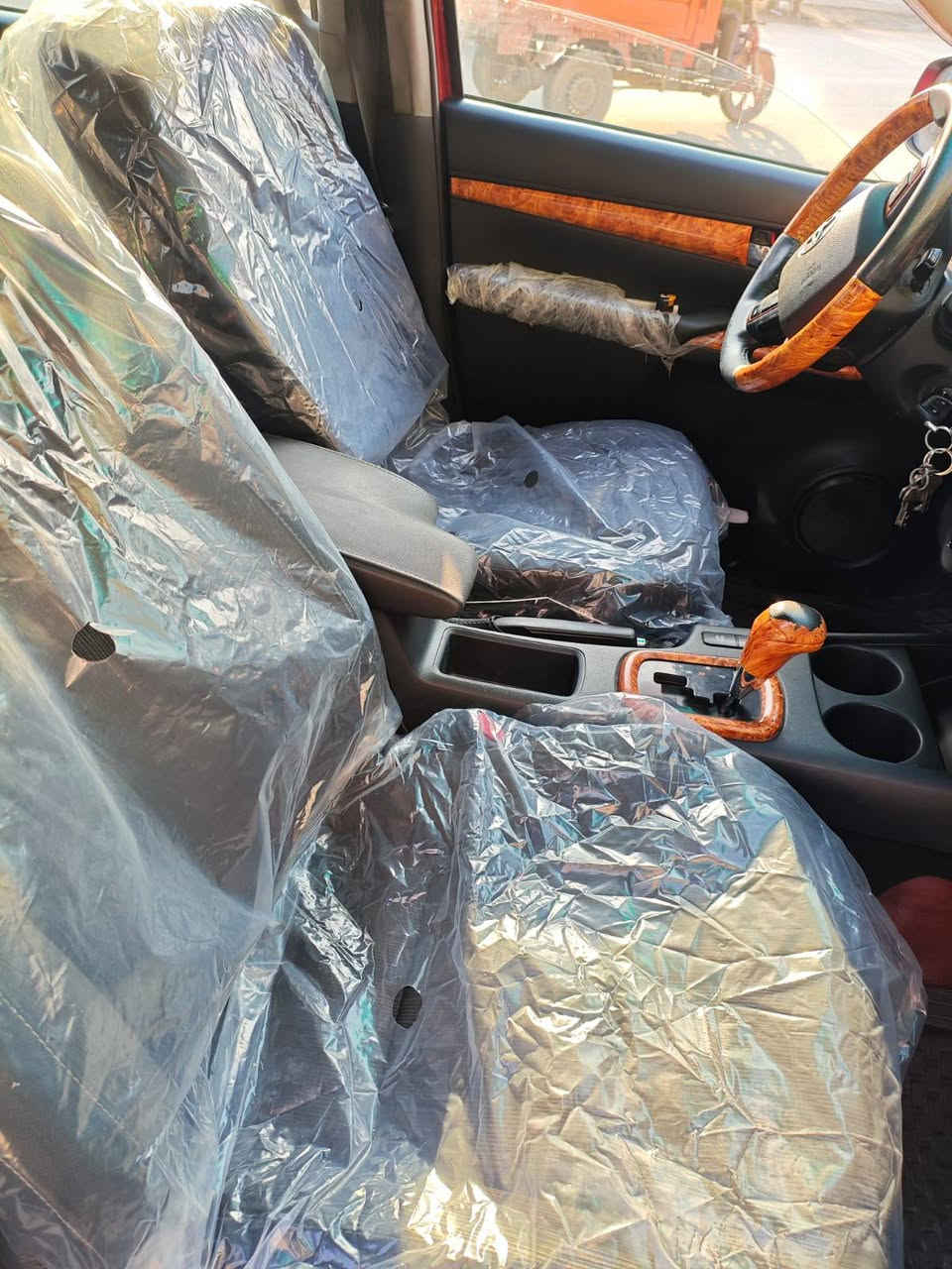 سلام عليكم عندي سياره البيع بيكم تو ويل موديل2017 سياره اوتوماتيك 
كاز ماشيه ٣٠٠ألف مكفول كفاله عامه رقم أربيل سياره جديده وحلوه عنوان بصرة حمدان ولشراي يتصل على ***********
 .السعر 205 البصرة, العراق
