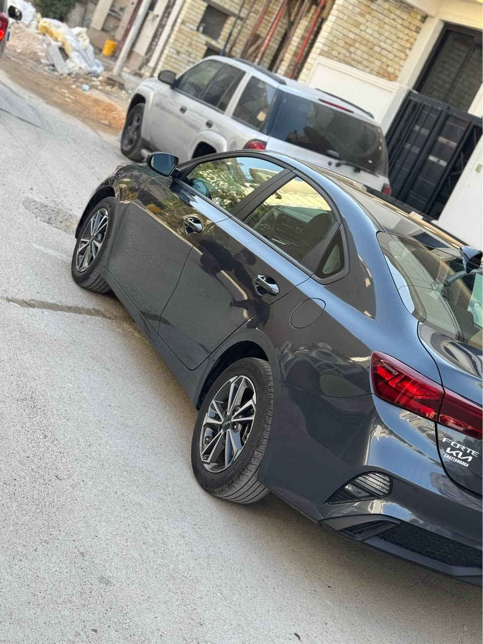 سلام عليكم . 

KiA فورتي . 
موديل 2023
لون رصاصي

فحص و هزه و سنويه جديد . رقم أربيل . 

المواصفات . 

■ فول تحكم ستيرن . 
■ شاشه كبيره . 
■ كامره خلفيه . 
■ تحديد مسار . 
■ رادار امامي . 
■ تثبيت سرعه . 
■ ثلاث أنظمة قياده 
■ توقف ذاتي .  
■ السياره جاهزه من جميع النواحي 
بدون ايرباك
  
■حادث صبغ شبر جاملغ وشبر بنيد فقط بدون 
دواخل شاصي لغد كفاله 
السعر 159$$$
مكانها بغداد
للتواصل *********** بغداد, العراق
