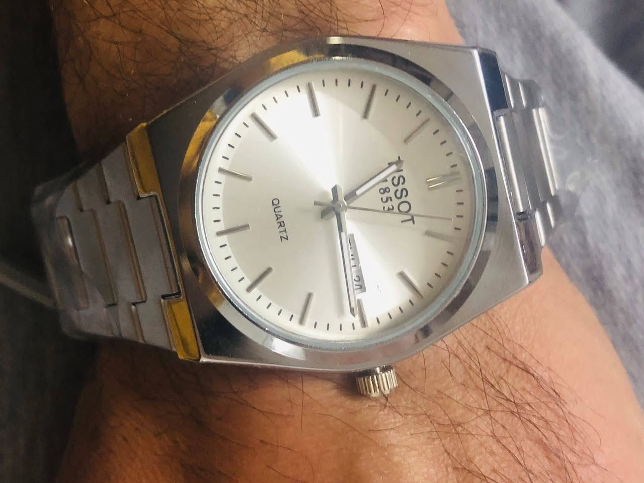 ساعه TISSOT وزن ثقيل ختم بالظهر ختم بالقفل


**إذا كنت صاحب هذا الإعلان وتريد حذفه لأي سبب، رجاءا أرسل رسالة إلى الدعم الفني**