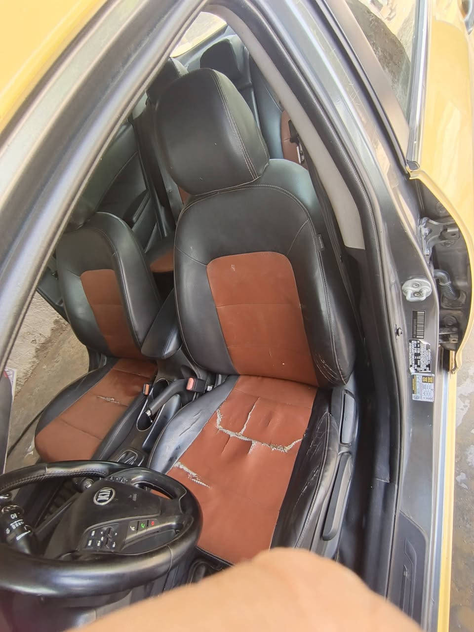 السلام عليكم كوشينات فورتي نضيفة بيهن  تدفئه السعر 200 العنوان بغداد ***********
