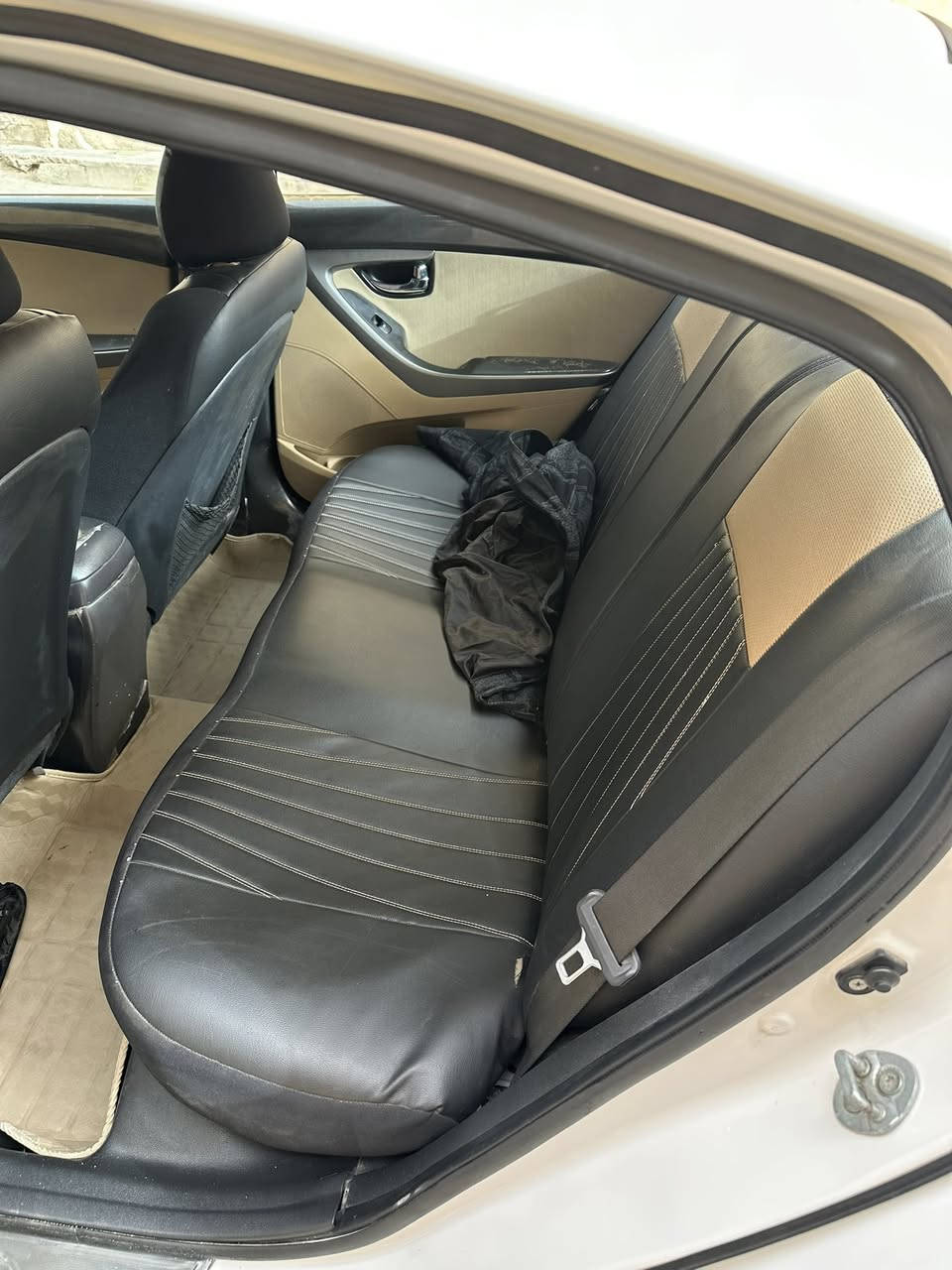 السلام عليكم 
النترا (2014) خليجي بيها صبغ بالبنيد و يم الرقم الخلفي شويه والباقي كفاله عامه من كلشي محرك (1800) فتحه سقف شاشه سياره نضيفه رقم بغداد بأسمي تحويل مباشر 
السعر//126 ورقه وبيها مجال 
للاتصال//***********
***********
