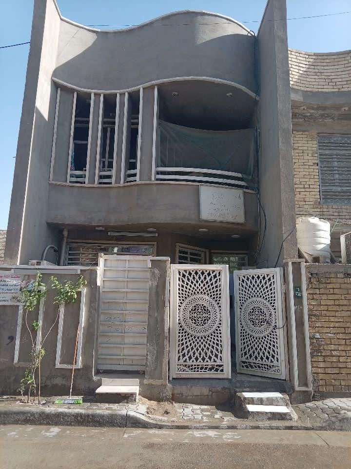 السلام عليكم بيت 100 متر واجهه 5 ونص ونزال 20.  طابقين ونص 3غرف  بمنطقه سكينه الزراعي ب2/9خدمات كامله ب120 وبي مجال للتواصل ‏‪***********‬‏ وموجود واتساب
