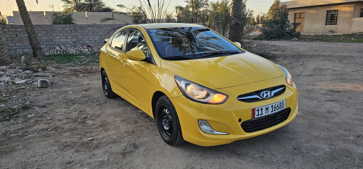 سلام عليكم 
اكسنت موديل 2013 وارد امريكي 
رقم بغداد انكليزي الجديد 
مكينه 1600
ماشيه 138 
حادثها باب السايق ومبدل بدون اي دواخل 
السياره كامله وبدون اي نقص 
مكينه كير كفاله عامه من الفتح والتبديل 
تبريد شغال صدر امامي خلفي جديد 
تخم تاير جديد سياره جاهزة من كلشي 
كهربائيات كلها شغاله 
السياره باسمي وشرط التحويل 
مكان السياره بغداد الكرخ  
***********
