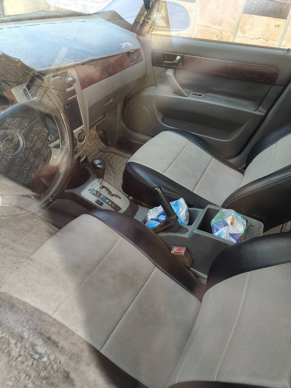 السلام عليكم سيارة اوبترا رصاصي 
محرك جديد كير اوتماتيك كامرة شاشة
دومشة جديدة 
من الاخر مال جناي
رقم بغداد 
موديل 2006
 السعر 55$
بغداد الدولعي
***********

