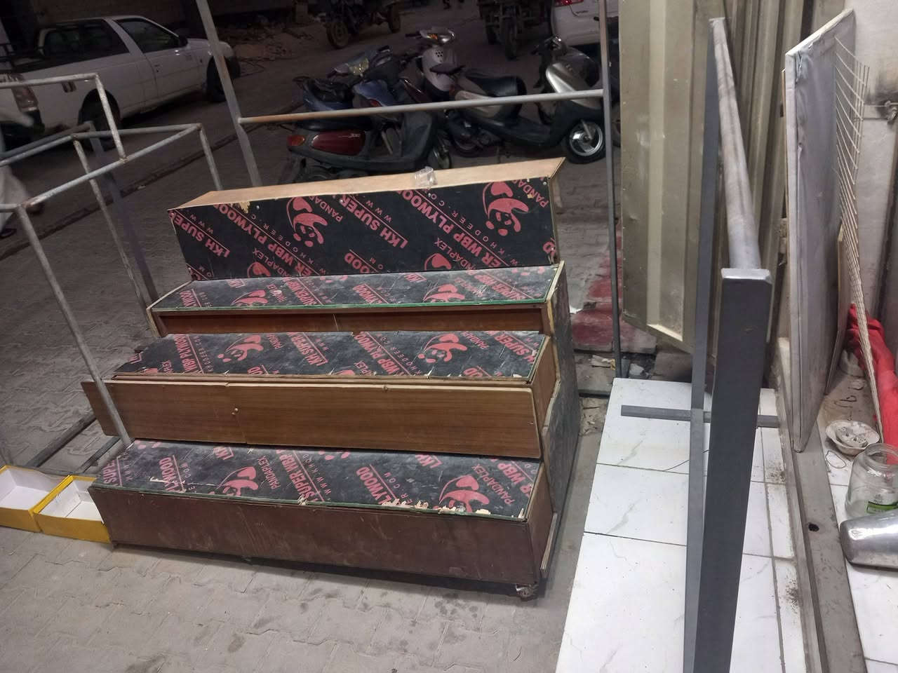 ميز مدرج وستاندات للبيع
***********
