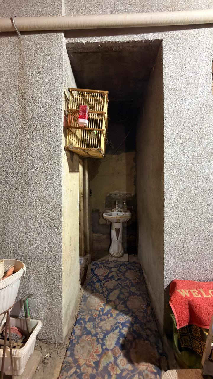 بيت للبيع في منطقة الابله مساحه البيت ١٤٠م مع الحديقه ١٦٥م بناء البيت طابوك سنة البناء ٢٠٢٥ (٣) غرف مع الدوانيه موقعه حلو بضهر الجامع مال سيد علي قريب ع شارع العام الشارع تبليط طابو صرف للاستفسار ***********
