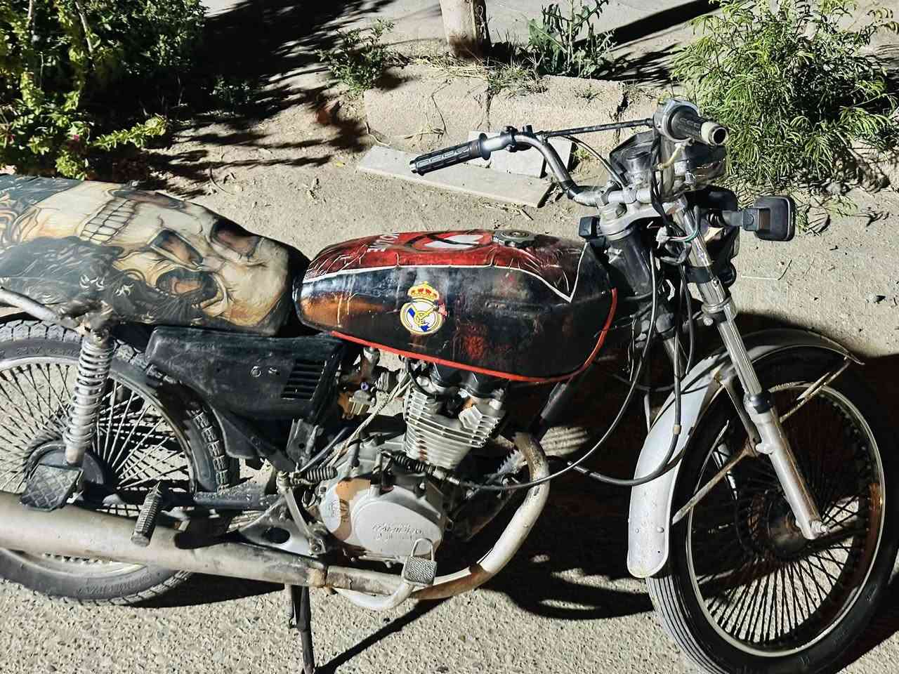 دراجه يراني للبيع اربعه كير
سعر 150
وبيها مجال 
مكاني خان بني سعد


**إذا كنت صاحب هذا الإعلان وتريد حذفه لأي سبب، رجاءا أرسل رسالة إلى الدعم الفني**