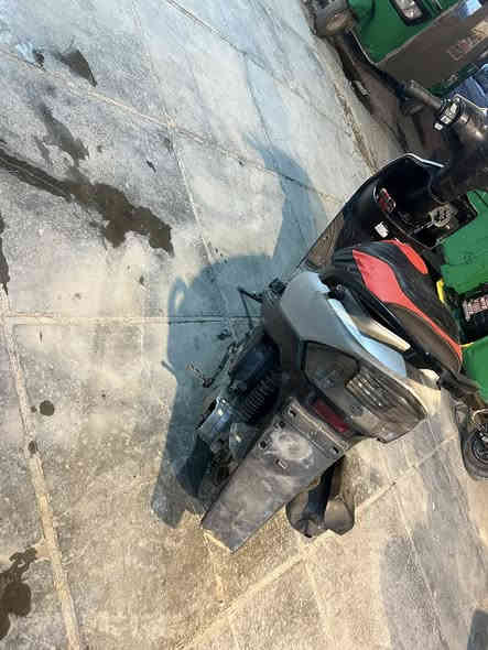 دراجه ماكس عدله للبيع كامله مكينته تخبل شلعه معدل ترايك للبصره دراجه نقصها بس استان تعليك الباقي كله شغال سعره 550وبيه مجال حك الجيه مكاني البياع
***********
