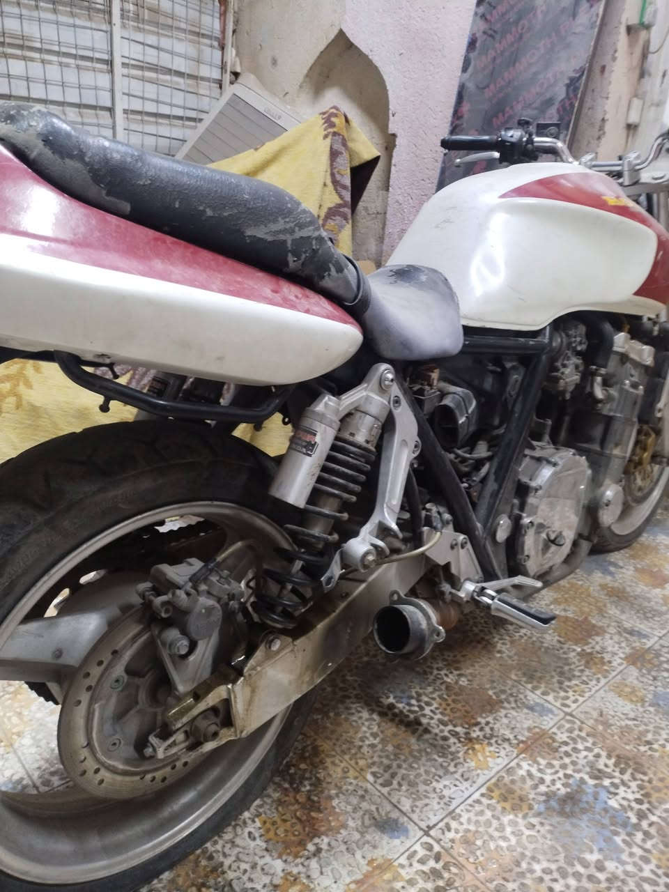 السلام عليكم سيبي 1000 البيع كوم حديد نقيصه عقل دراجه جانت تشتغل كلشي ما بيهه سعر مليون وبيها مجال الشراي مكاني ميسان تصال على رقم ***********
