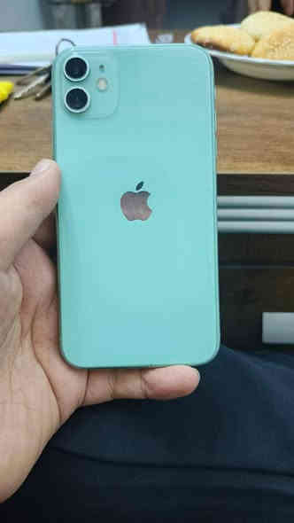 ايفون 11 عادي 📱 
الذاكره 128
بطاريه 72
مامفتوح شرط
موجود واتساب 
***********
