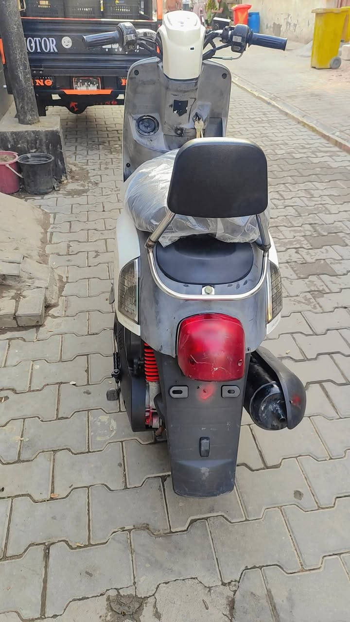 دراجه بوليس للبيع كفاله من كلشي الدراجه رمبه حتى المنفيس مالتها وياها لاتجفيت ولاتبخير كله على البلاد سعره 900 البصره حي الأطباء خلفه مدارس الفراهيدي رقم الهاتف ***********
