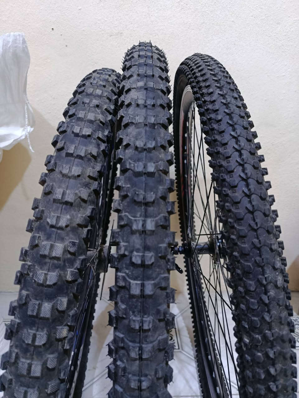 السلام عليكم
متوفر شلعه للبيع حط سعر وبل عافيه 
ويل + تاير حجم
1: (29 2.30) 48 سيم  طبعه خشنه
2 : (29 2.10 ) 36 سيم طبعه ناعمه
3: ( 2.30_27.5 )  36 سيم طبعه خشنه
بحاله نضيفه بعدهن شركه. اصليات
قرص دسك ثلاثتهم 160 
متوفر توصيل جميع المحافظات 
📍📋


**إذا كنت صاحب هذا الإعلان وتريد حذفه لأي سبب، رجاءا أرسل رسالة إلى الدعم الفني**