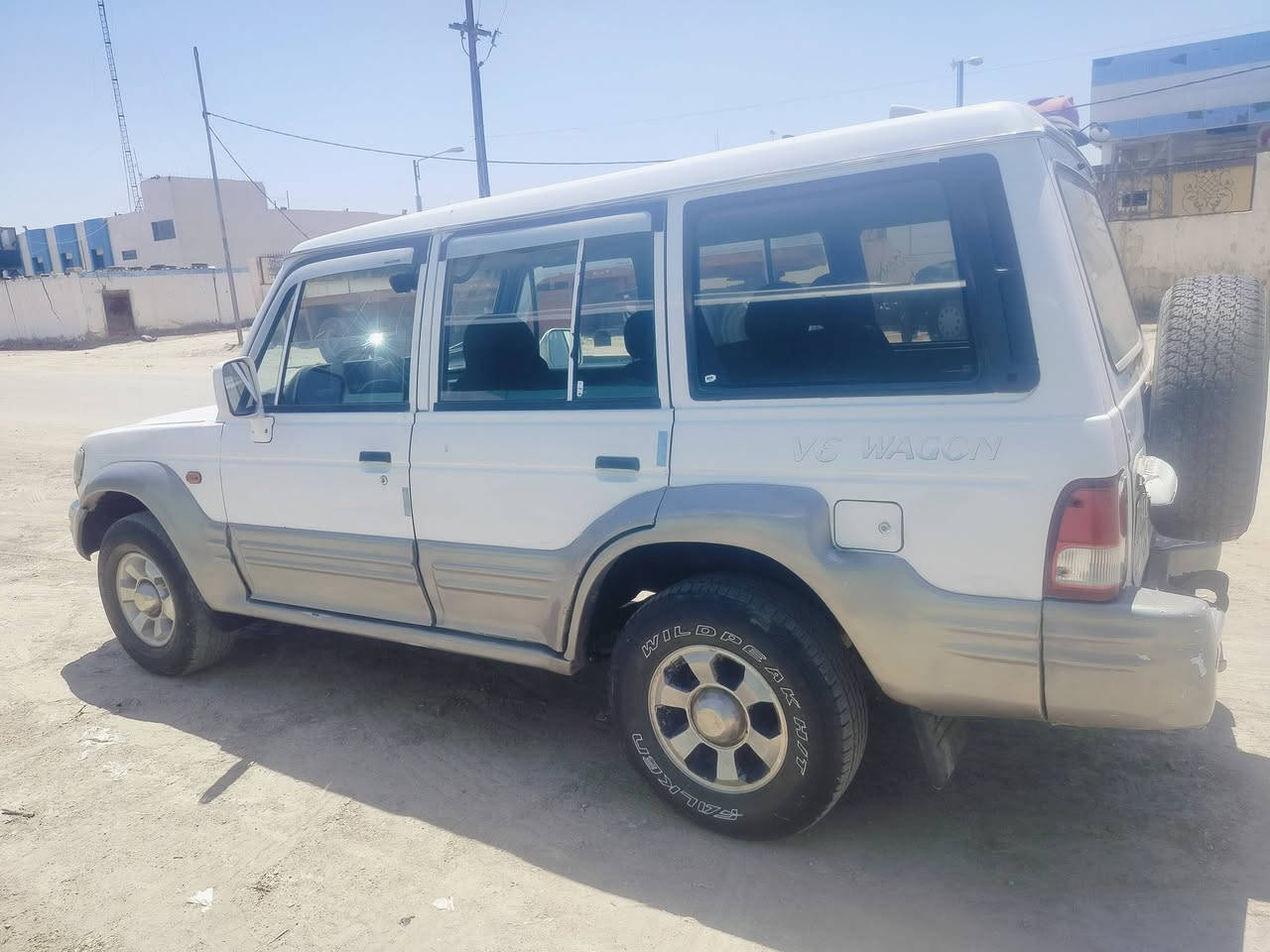 السلام عليكم من رخصه الأدمن كالوبر موديل 2001 رقم اربيل تحويل مباشر تريد وكاله تريد تحولي بسمنه السياره 
مكينه وكير عادي بانزين بلادي لاتنقيص ولا تبخير تخم تاير كهربائيات شغاله دواخل نضيفه مكان السيارة بابل الحمزه الغربي 
السعر 38 وبيه مجال 
موبايل ***********
***********
