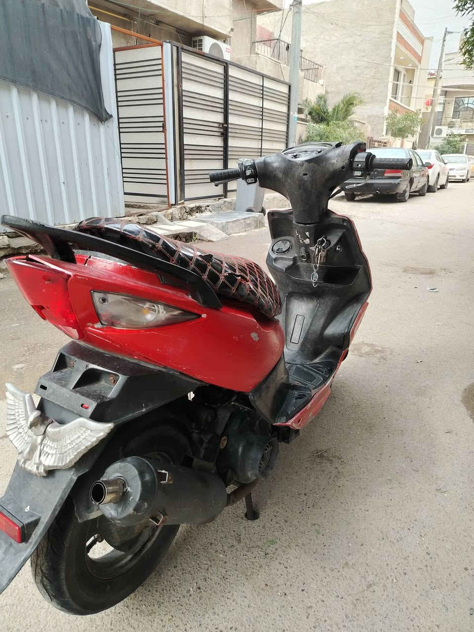 دراجه ماكس مضلع
كهرباء كله شغال بس الساعات واكفه
صالنصه ام اف مادري شسمها
باتري جديد
نقصها قبق هندر ودشلي مال سلف مرات يجلب ومرات لا
300 وبيها مجال
مكاني بغداد الحريه للاتصال ***********
