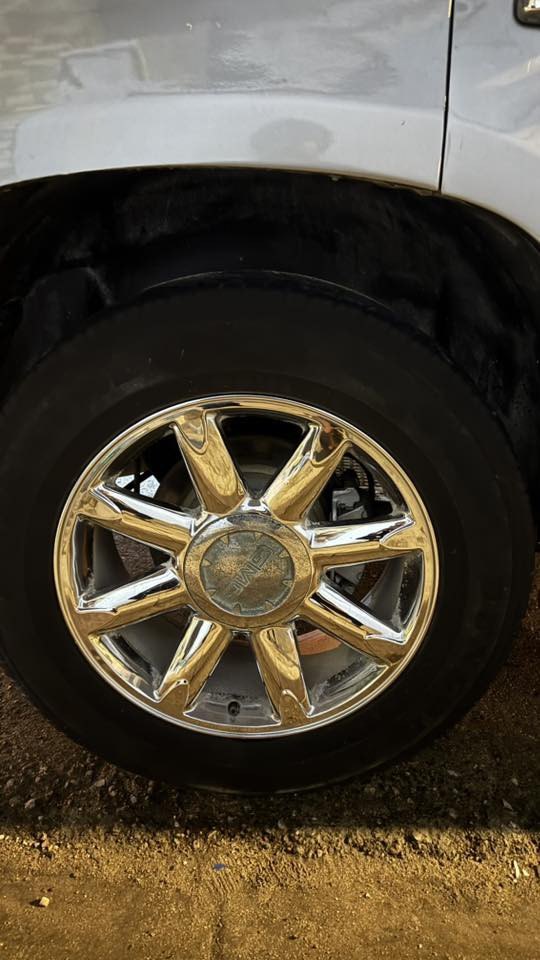 سلام عليكم تخم كامل مع تخم تايرات لبيع بس واحد يرادله تصليح وصبغ سعر ٥٥٠ الف *********** عنوان القبله
