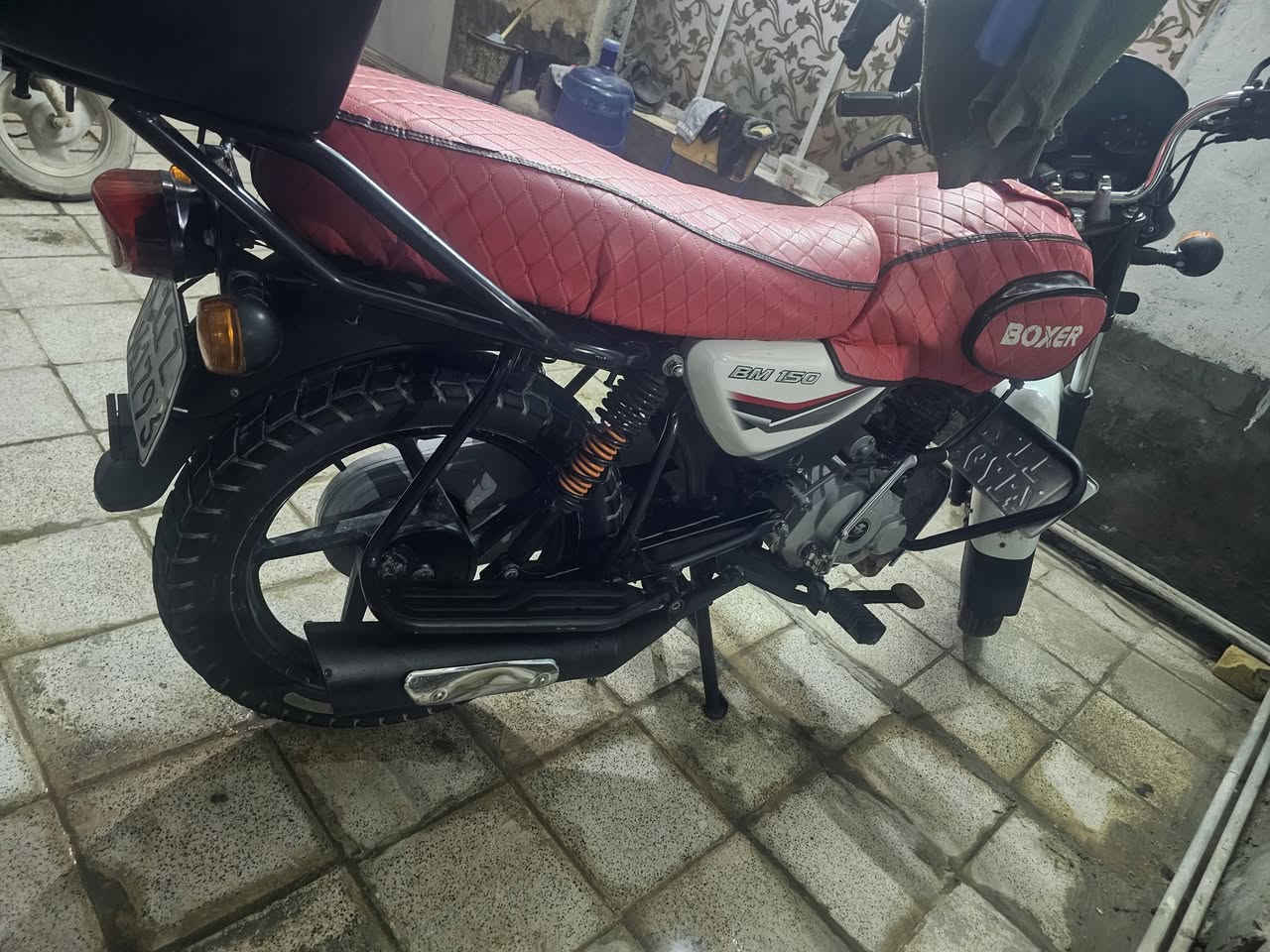 السلام عليكم دراجة بوكسر للبيع  مرقمه والسنوية بأسمي تحويل ثاني يوم مكان بغداد التاجي سبع البور الدراجة موديل 2022/2
السعر ١٨٠٠ تفاصيل اكثر خاص او الاتصال ع الرقم ***********
