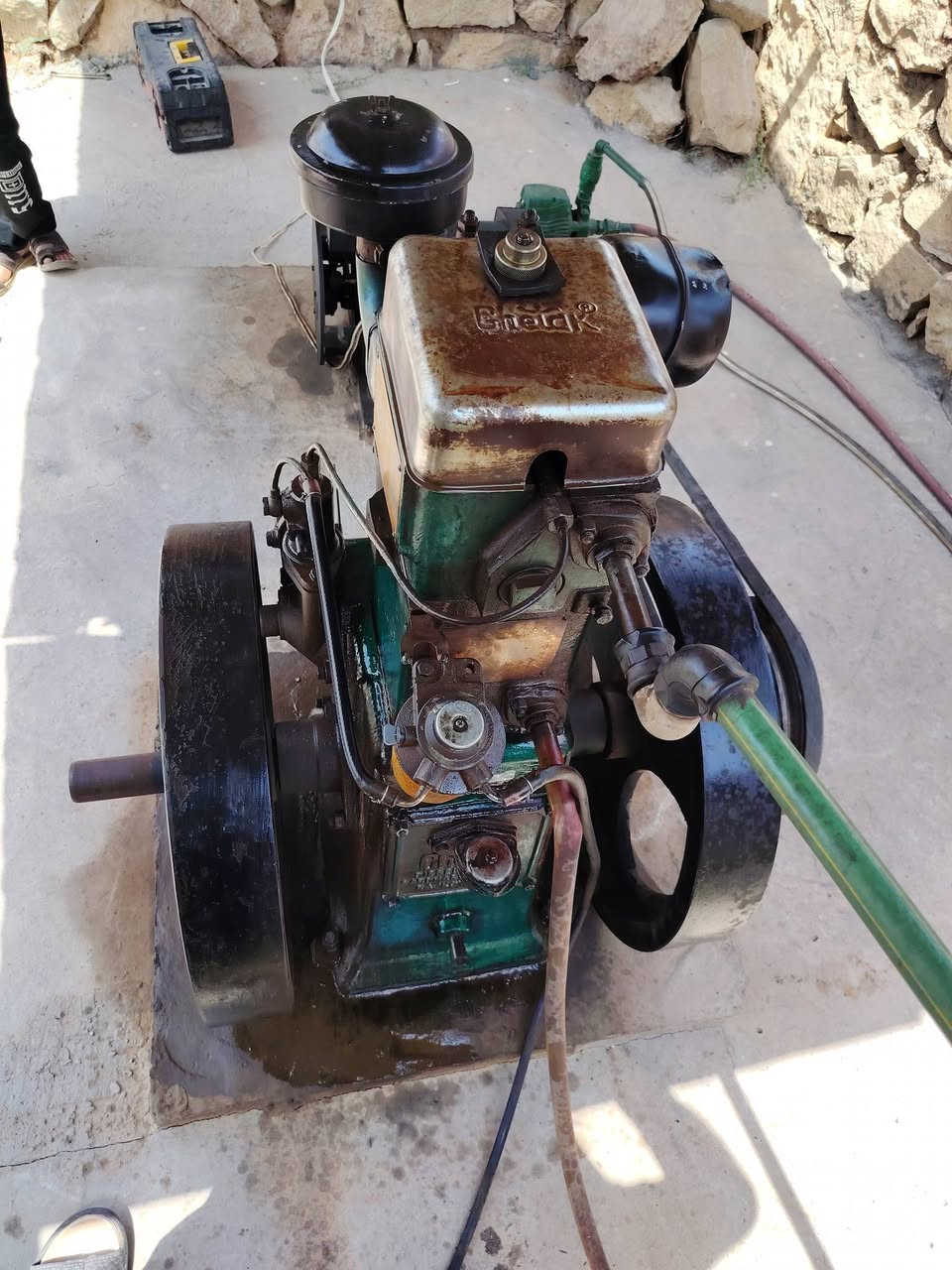 للبيع مولدة لستر 8 حصان مع جنريتر 7.5KV نظيفة صبانة ماممدود عليها على وضع الشركة يرهم بيع المكينة وحدها للزراعة والجنريتر وحدو /السعر 600 الف دينار /العنوان ناحية الشورة /مجمع تلول ناصر للإتصال***********
