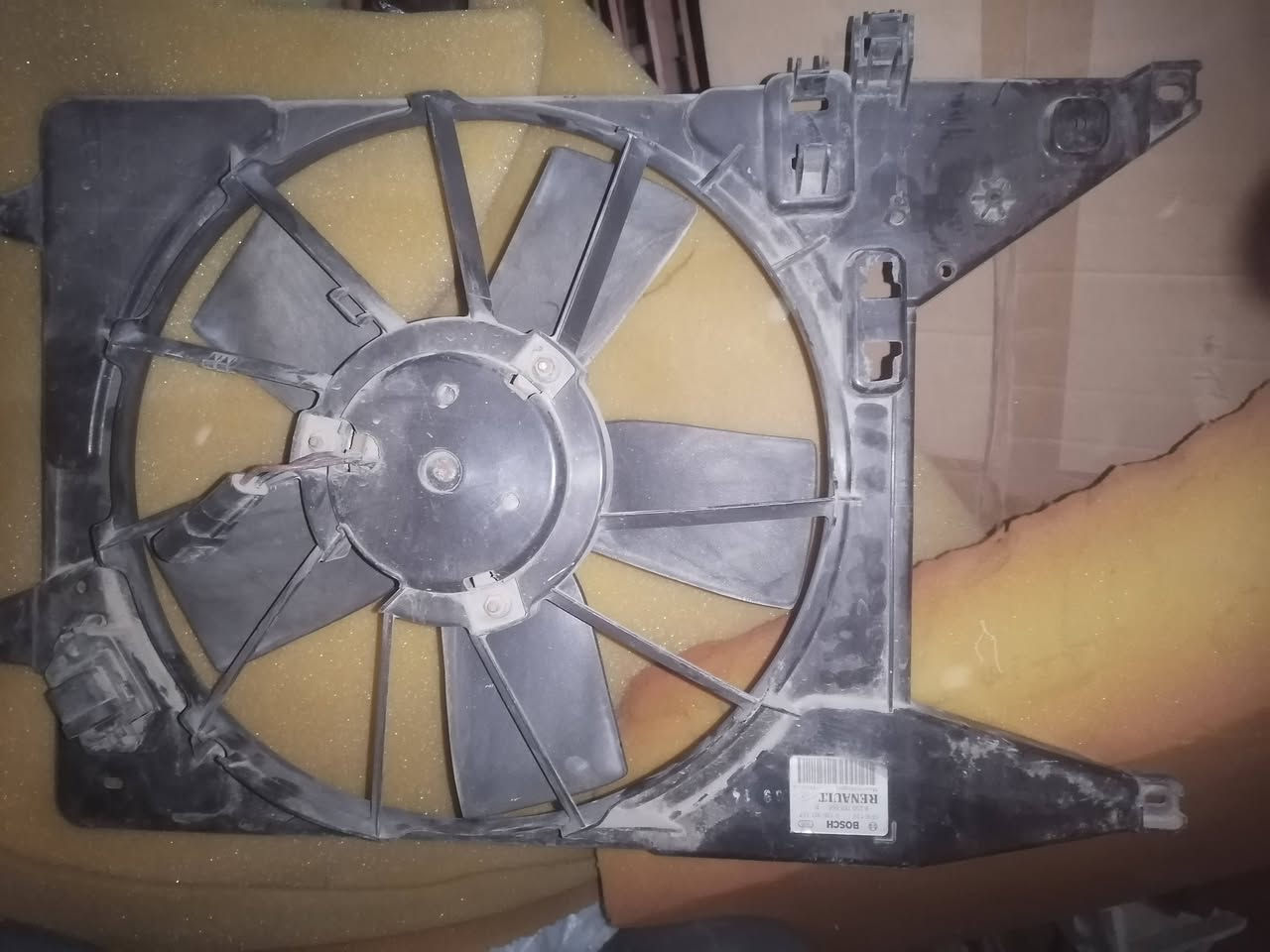 السلام عليكم  للبيع مروحه رينو ٧ راكب  + كب عدد (١)  داينو اصلي + قبغ مكينه. / *********** / بغداد
