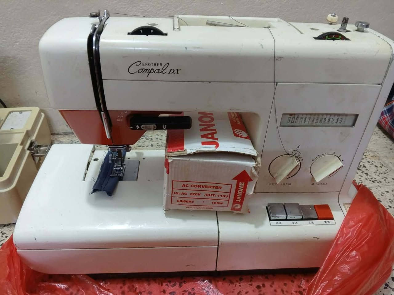 مكينتين خياطه درجه اولى اثنينهم اب125 الف والشراي يتصل ***********    ***********
