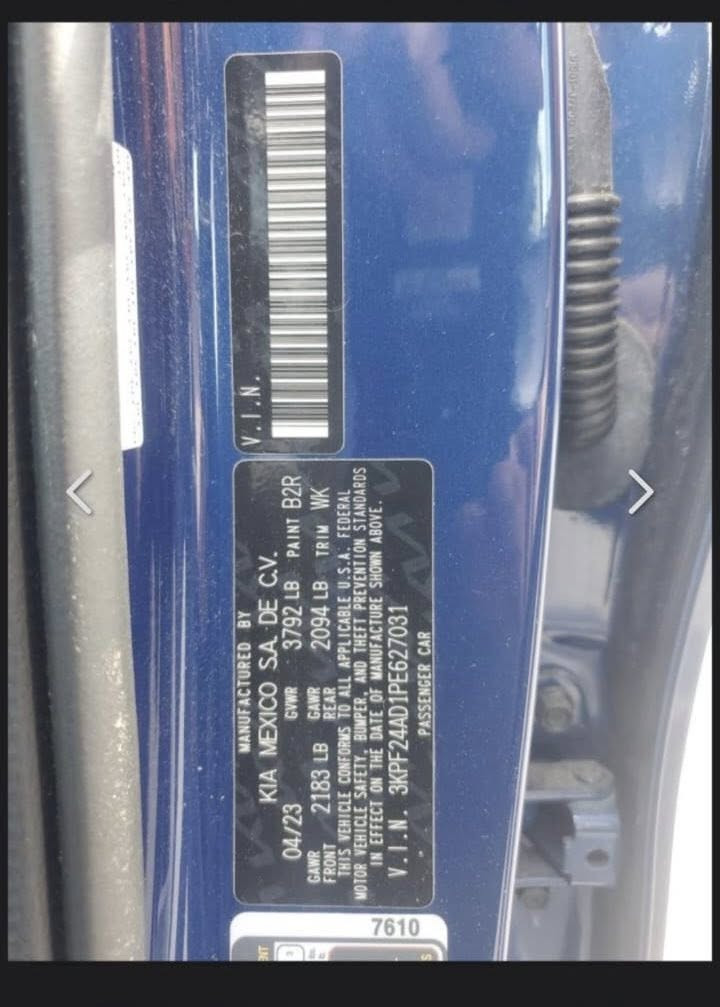 سلام عليكم كيا فورتي LX حادث كما موضح بل صوره جانبي بدون يرباك موديل 2023 سياره جديده امثلح ومرقم بغداد كامل السياره ابسمي مكاني بغداد السعر 165 وبيهه مجال للشراي للستفسار (***********)
