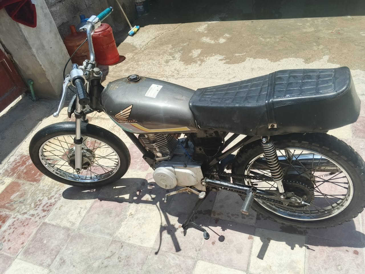 سلام عليكم دراجه 4كير موديل 20 سكنر الباب الاول 4اوراق جاهزه  دراجه مال شغل عوزها بس كعكه السعر 275وبيها مجال بسيط  مكاني كوت كريميه ***********
