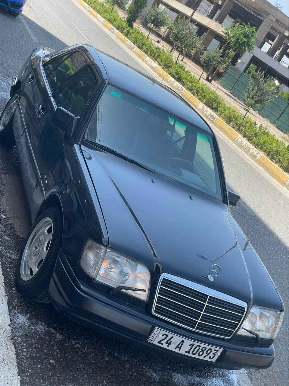 سلام عليكم       سعر 83  
مارسيدس دب للبيع. لون نيلي  
محرك خراطيم 6 سلندر 
تبريد  تدفيه 
حداديه كلو بشرط 
رقم دهوك بسمي هزه سنويه كلو جديد 
رقم انكليزي جديد 
تايرات جديد 
داخل جلد بل باكيت  
كشن كهرباي 
جام 4 كهرباي 
مرات كهرباي 
ساره عام بخ جماليه 
موديل 89 محدث 95 بل كامل 
سياره كلشي بشرط  
عنوان زاخو *********** 
عندك شي  للمراوسه. خلي بل تعليق سياره 
سعرها 83 ومجال قليل جدا. فقط حك جيتك زاخو, دهوك
