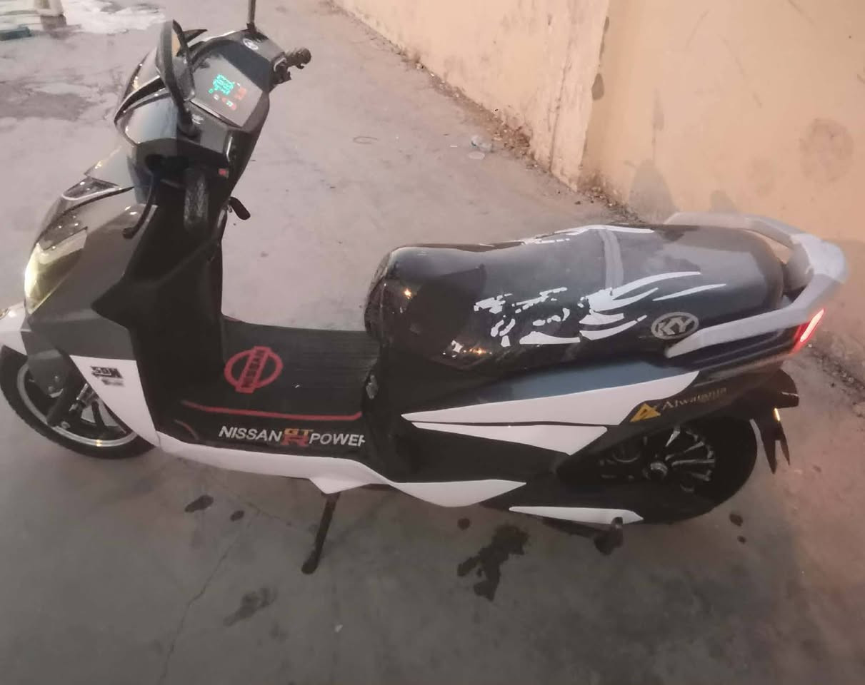 سلام عليكم
ماطور شحن للبيع سكنس 
كلشي شغال مابي اي نقص 
بطاريات كلهم جدد وبيهم وصل 
بي R لايت عالي ناصي + مثبت سرعه 
3 سرعات يقرة 60 حقيقي 
السعر 500 وبي مجال بسيط 
للاستفسار خاص او 
*********** بي واتساب
