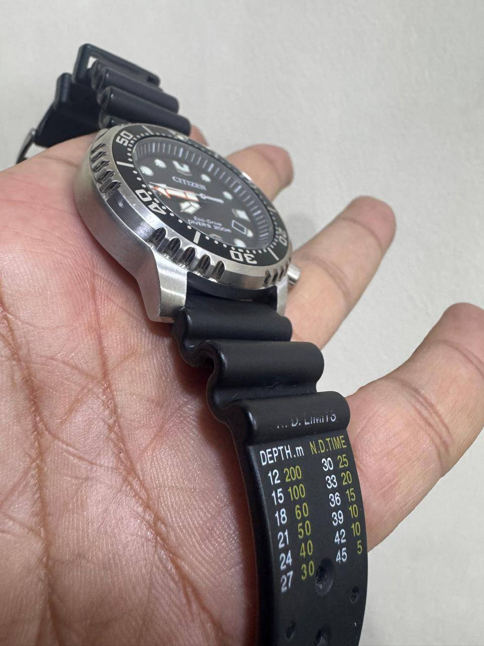 سيتزن غواصين اصلي
ايكو درايف - قفل بحري ومقاومه ٢٠٠ متر غوص 
مستخدم نظافه تامه بلادي 
السعر ٣٠٠ الف 
مكاني بغداد ومتوفر توصيل


**إذا كنت صاحب هذا الإعلان وتريد حذفه لأي سبب، رجاءا أرسل رسالة إلى الدعم الفني**