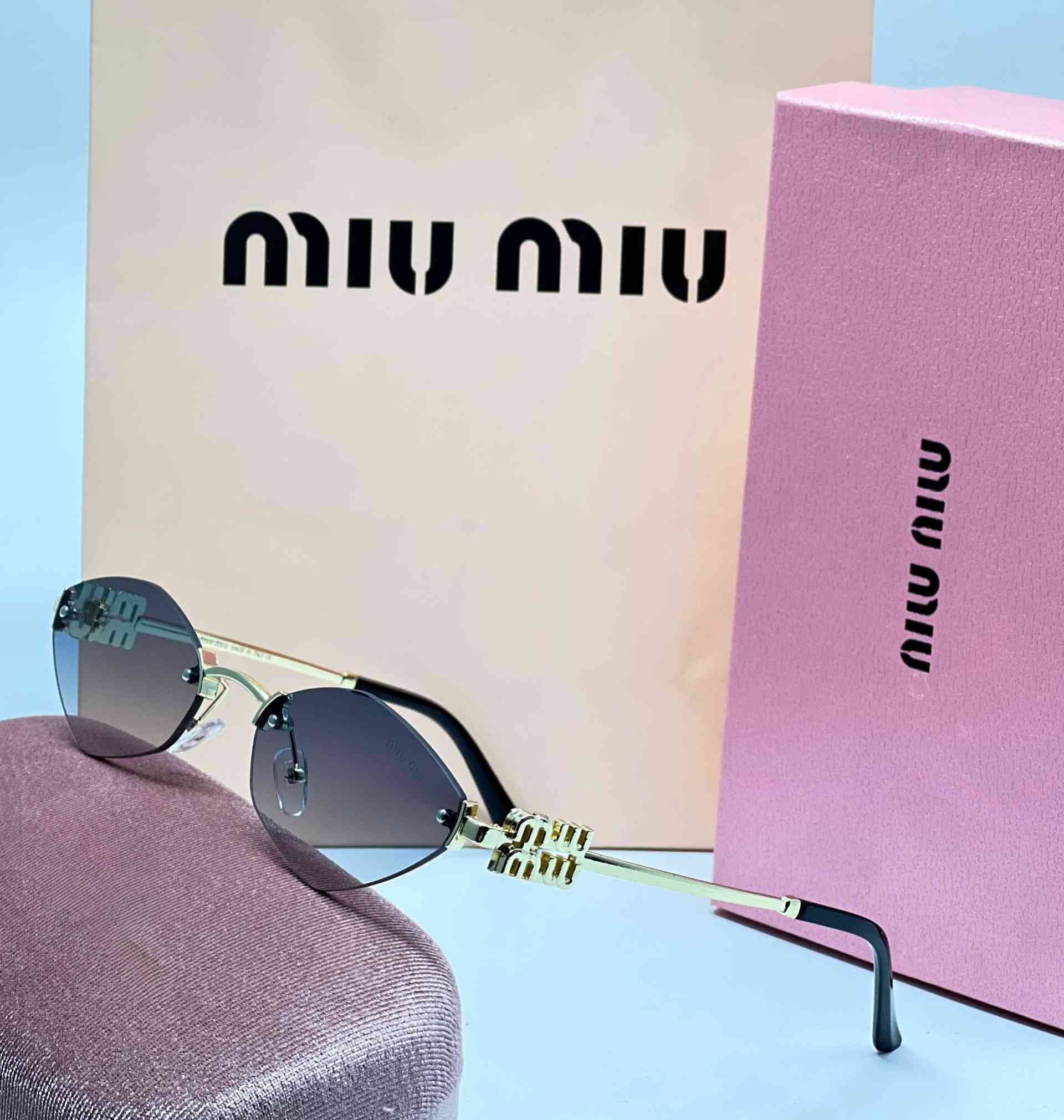 دكةّ الساعچـي 🕶️⌚️
.
Miu Miu، الدار الإيطالية التي حولت النظارة من أداة إلى بيان أزياء. كل إطار يحمل روح الفتاة الجريئة التي تعرف ما تريد — بدون إطار يحدها، وبدون لوغو يصرخ، لأن الأصل يُعرف من بعيد.
.
📦 كل قطعة تجيك مع:
◽️ علبة Miu Miu الوردية الأيقونية
◽️ كيس مخمل مع بطاقة اللوغو
◽️ كيس التسوق الكريمي
.
متوفر الان لدى الساعچي 🕶️
للحجز والاستفسار دايركت او على الواتساب 📲
توصيل لجميع المحافظات 🚚
#العراق #reels #trending #viral #luxury.   دكّة الساعچي


**إذا كنت صاحب هذا الإعلان وتريد حذفه لأي سبب، رجاءا أرسل رسالة إلى الدعم الفني**