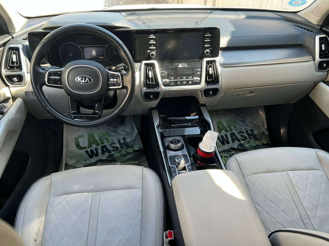 كيا سورنتو خليجي رقم اربيل بسمي 
موديل 21 
6 سلندر 
جنطه كهرباء 
كشنات جلد لون ابيض 
4 عدسات 
قماره حديد 
ماشي 100 الف 
بيه بارد باب وره سايق وجاملغ امامي شبر صبغ وباقي مكفول 
مكان سياره بغداد نفق الشرطه 
سعر 23400 $ وييه مجال 
تلفون ***********
