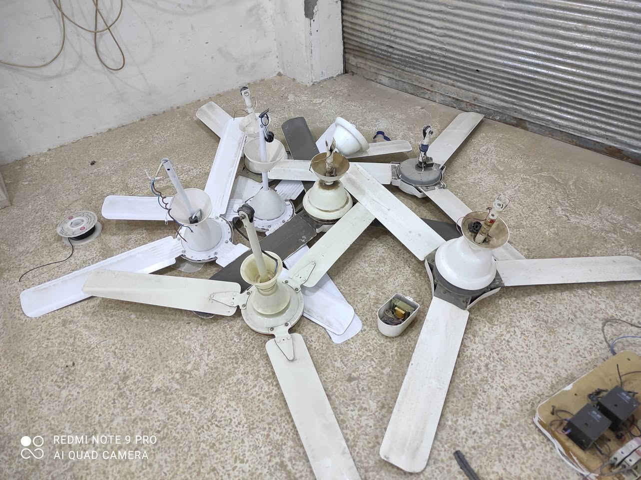 سلام عليكم شباب سقف ثانوي مستعمل 100م مثل ما  موضح بلصور مع 7بنكات مستعمله ‬‏للاستفسار الإتصال على الرقم *********** أو مراسله ماسنجر وشكراً.
