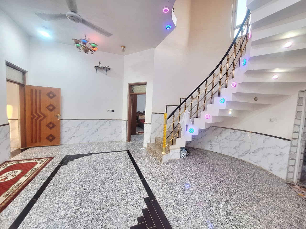 بيت ٣٢٥متر حديث درجه اولى كونكريت طابوق خنيطله الجديده بالزراعي ثالث بيت عن الحولي الفاصل الجديد البيت بالبدايه كلش قريب لتبليط
يحتوي غرفتين صالتين استقبال كبير 
مطبخ صحيات حديقه كراج ترك خلفي 
بس الساحه الاماميه نقصها كاشي
البيت كامل وخريطه حديثه مرتبه الوجهيه ١٥ متر
السعر ١٢٥
***********
بيت ٣٢٥متر حديث درجه اولى كونكريت طابوق خنيطله الجديده بالزراعي ثالث بيت عن الحولي الفاصل الجديد البيت بالبدايه كلش قريب لتبليط
