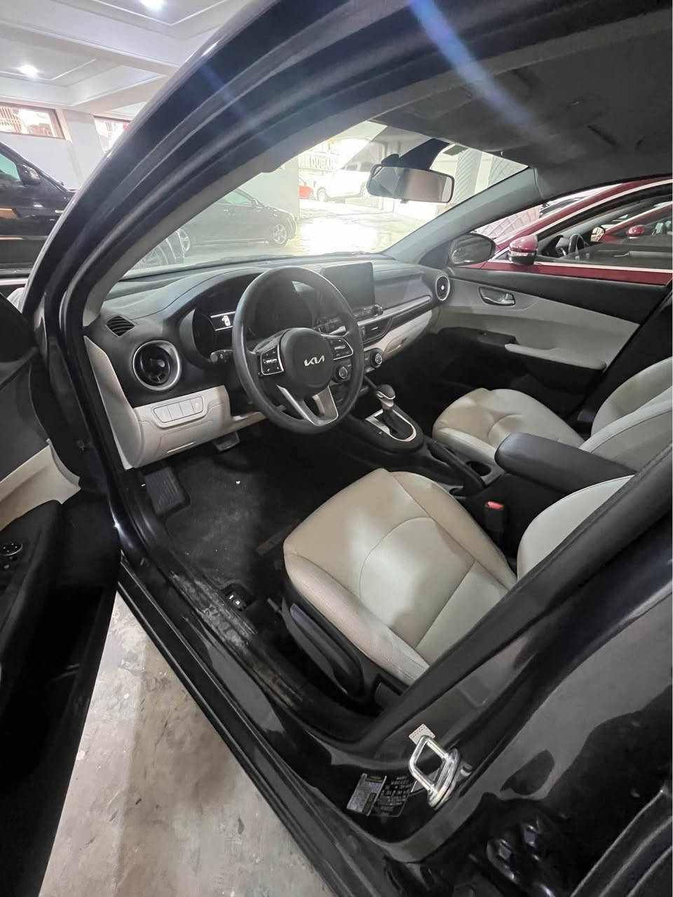 اسم السيارة و نوعها و موديل :كيا فورتي٢٠٢٣
سعر و مجال :135 مجال بسيط
غرامة :لا
عدد سلندر + المحرك حجم المحرك :٤ سلندر / ٢٠٠٠ دوش مرغوب 
عدد الممشة : 30 الف ميل 
مكينة مفتوحة : لا
الكير مفتوح :لا
المكينه بيها نفخ :لا
عدد قطعة الصبخ + امكنها :بوند فقط
تعديل بارد : لا يوجد 
الايربكات : ستيرن فقط
الشاصي و الدواخل :سليمة
رقم الشاصي  : 3KPF24ADOPE551852
السيارة مكفولة من الدعامية للدعامية 
تحويل او وكالة :نعم
عنوان : دهوك 
تبديل : لا يوجد 
قسط : لا يوجد
رقم الهاتف :0️⃣7️⃣5️⃣0️⃣8️⃣5️⃣0️⃣8️⃣4️⃣8️⃣8️⃣

https://www.tiktok.com/@yahya_cars?_r=1&_t=ZS-93eAGdv2V3o دهوك, العراق


**إذا كنت صاحب هذا الإعلان وتريد حذفه لأي سبب، رجاءا أرسل رسالة إلى الدعم الفني**