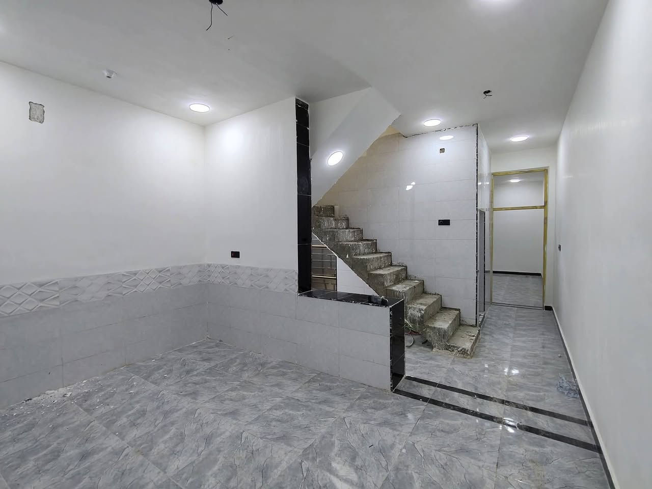 مشتمل للبيع طاب وزراعي سند 25 ورقم من قبل البلديه بناء حديث كود حي الحكيم نزلت كاله مساحه 100 متر طابوق يتكون من غرفه نوم مطبخ هول استقبال السعر المطلوب 39 وبيها مجال للشراي

الاستفسار مراجعه مكتب دلالية حسن البيضاني  رقم المكتب ،،،،***********
عنوان المكتب حي لحكيم قرب سيطرة القديمه للاعلان عن عقاراتكم  أو المراسلة على الصفحة أو إرسال 
العرض ع الواتساب  
ليس لنا الحق برفع سعر العقار أو خفضه عملنا يختصر على تقديم أفضل الخدمات العقاريه وترويج العقارات ونشرها ع مواقع التواصل الاجتماعي على حسابي الخاص على الفيس بك توجد مجموعة عقارات تجارية سكنية دوانم زراعية مستعدون بيع وشراء العقارات نستقبل كافة العروض الزراعيه والطابو في مدينة الكوت
رقم المكتب          حسن البيضاني.      ***********
