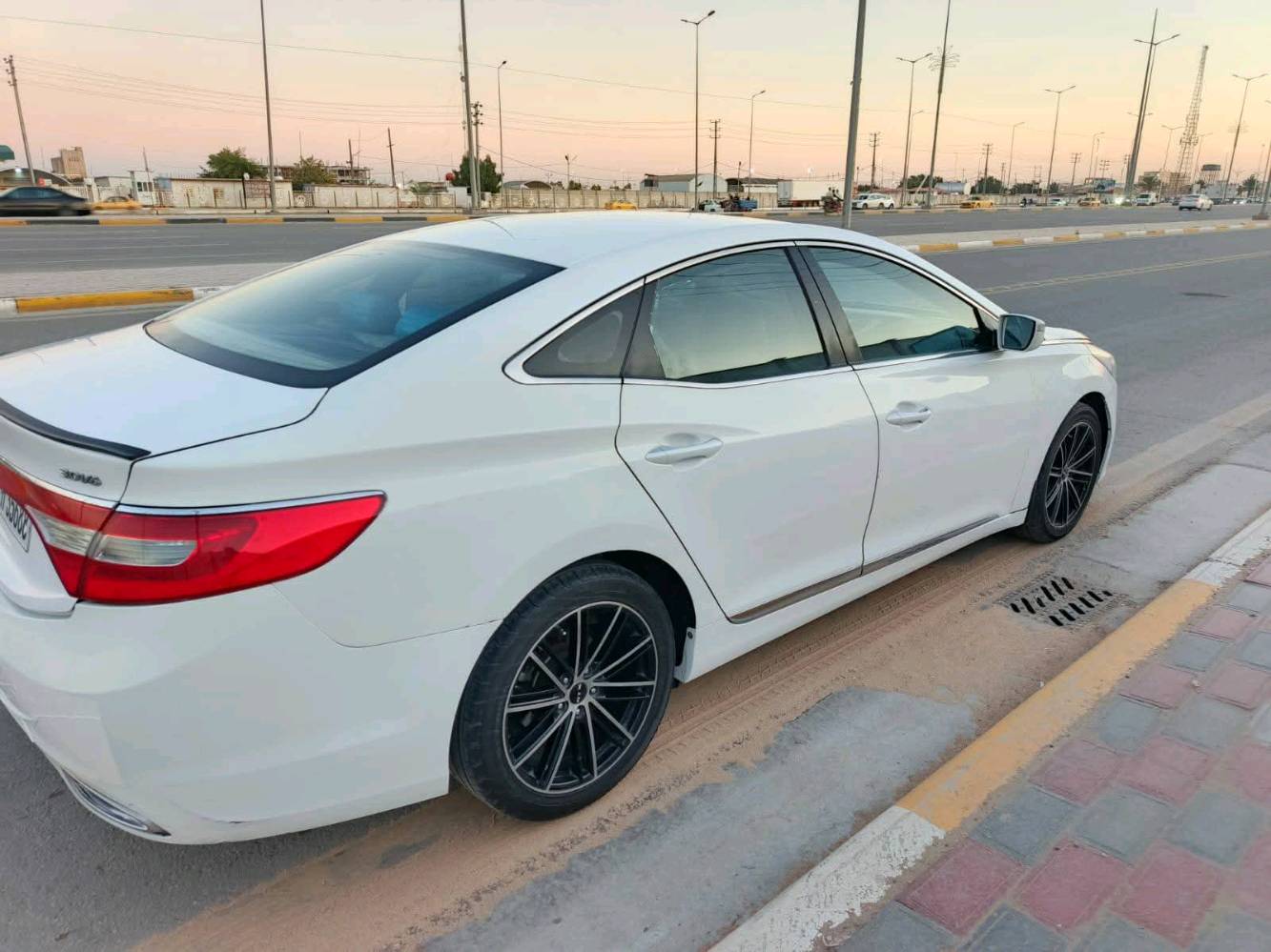 السلام عليكم سيارة ازيرا هيونداي مديل 15 خليجي 6. سلندر بيها رشات صبغ كلير بدون حادث
بيها حساسات 
تحکم جهتین برده کهربائي خلفيه برده جانبیه بدي كير مکینه حدادیه خیر من الله السياره  السعر 107 وبيها مجال للشراي مع العلم بيها خيط تبخير بدون تنقيص هسه توني مسويلها ادامه بلكات مجاول نوزلات ربيها  وتايراتها جدد 
 رقم الهاتف *********** العنوان البصرة أبي الخصيب