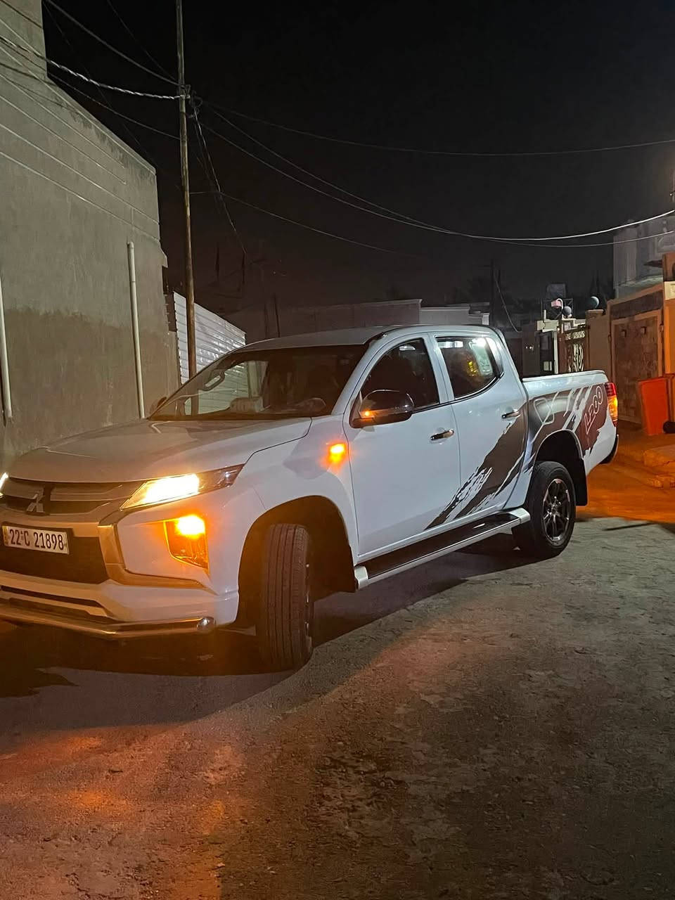 سلام عليكم بيكم مسبوشي L200
سياره البيع رقم أربيل بسمنه سياره موديل 2020 

سياره مكفوله كفاله عامه لا صبع لا تبديل لا تصليح 

سياره جديده تخم تاير جديد تبريد ثلج شاشه كامره خلفيه  نكيل سياره تقربين فول موصفات معروفه موصفات L200 كير عادي سياره 5 نمر مكان سياره بغداد المحموديه سعر سياره 210 يعني دفترين و 10 اورق وبيه مجال شي بسيط جدا  فقط بيع  استفسار اكثر انتصال ع رقم ***********
