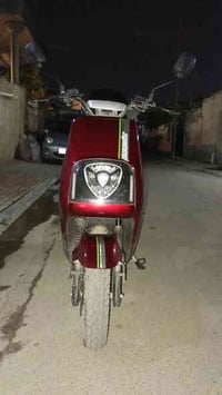 اسم الدراجه سبيد لون احمر مخطط برصاصي 6 بطاريات بيها خاصيه تفحيط وبيها...