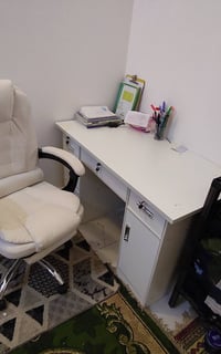 ميز وكرسي • كرسي دوار • تدليك