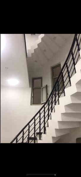 بيت حديث للبيع ، في الحكيمية ، الرديني ، على شارع 15 متر
طابقين ، بناء 2023

المساحة / 140 متر

الواجهة / 7 متر

يحتوي على / 4 غرف وصالة واستقبال ومطبخ وكراج وحديقة وصحيات

سعر البيت /300 مليون

الرقم***********
