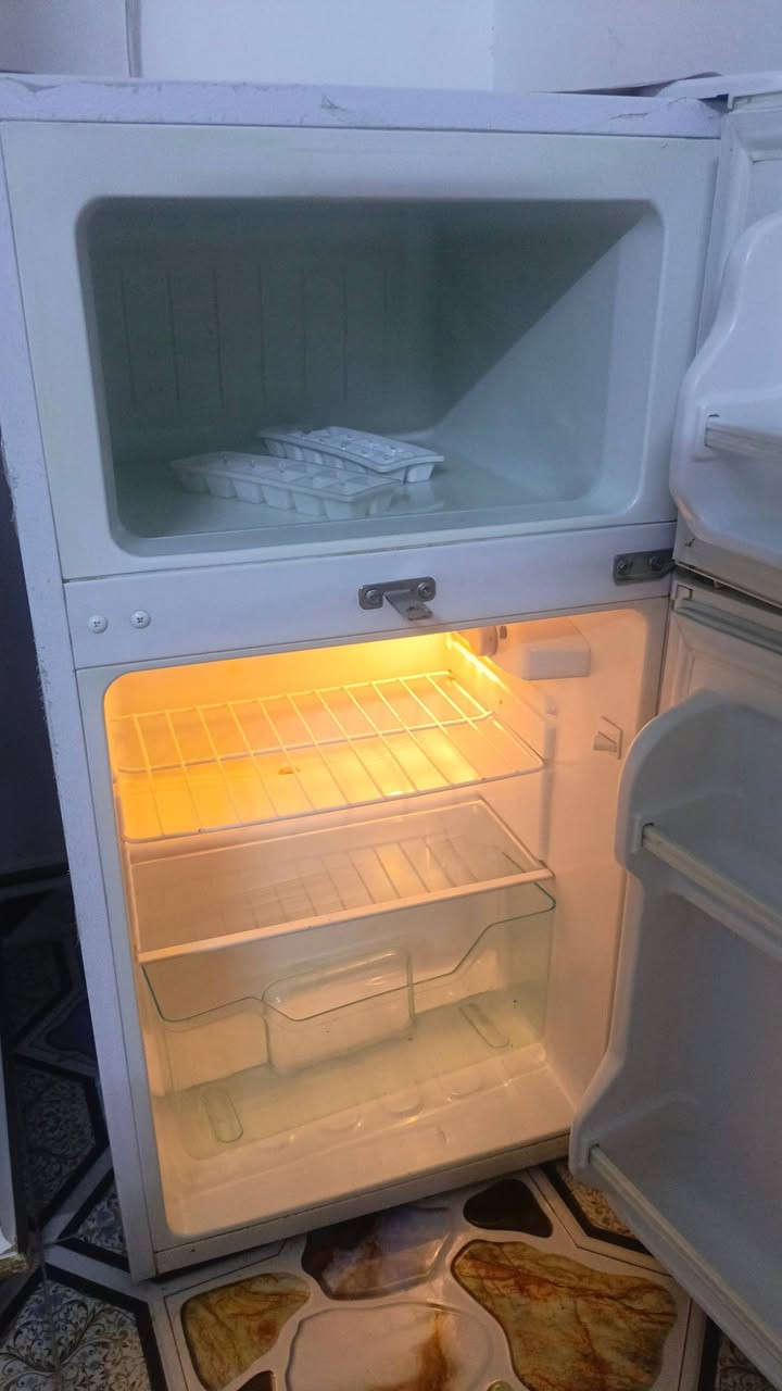 ثلاجه صغيره تنفع للمكتب او لغرفه جديده مشتريتهه ب١٢٠ بيهه مجال للشراي


**إذا كنت صاحب هذا الإعلان وتريد حذفه لأي سبب، رجاءا أرسل رسالة إلى الدعم الفني**