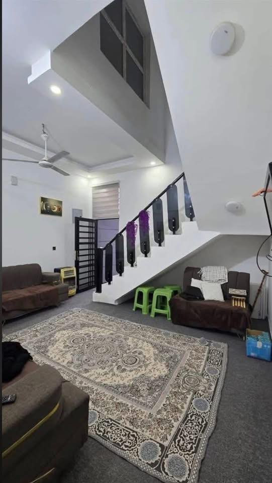 � دار للبيع – بناء حديث 🏡

📍 الموقع: التقية الثالثة داخل مجمع الروان السكني
🚗 على الشارع الرئيسي
📄 السند: زراعي 25
📐 المساحة: 100 متر
🏗️ البناء: طابوق وصب كونكريت

✨ تفاصيل الدار:
🔹 غرفة نوم
🔹 صالة استقبال
🔹 مطبخ
🔹 صحيات داخلية وخارجية
🔹 طارمة

دار مرتبة وبناء حديث، موقع ممتاز 

🔺#للاستفسار مراسله واتساب ع الرقم التالي 

 *********** /  اثير الكرعاوي 📲

—————————————————————
