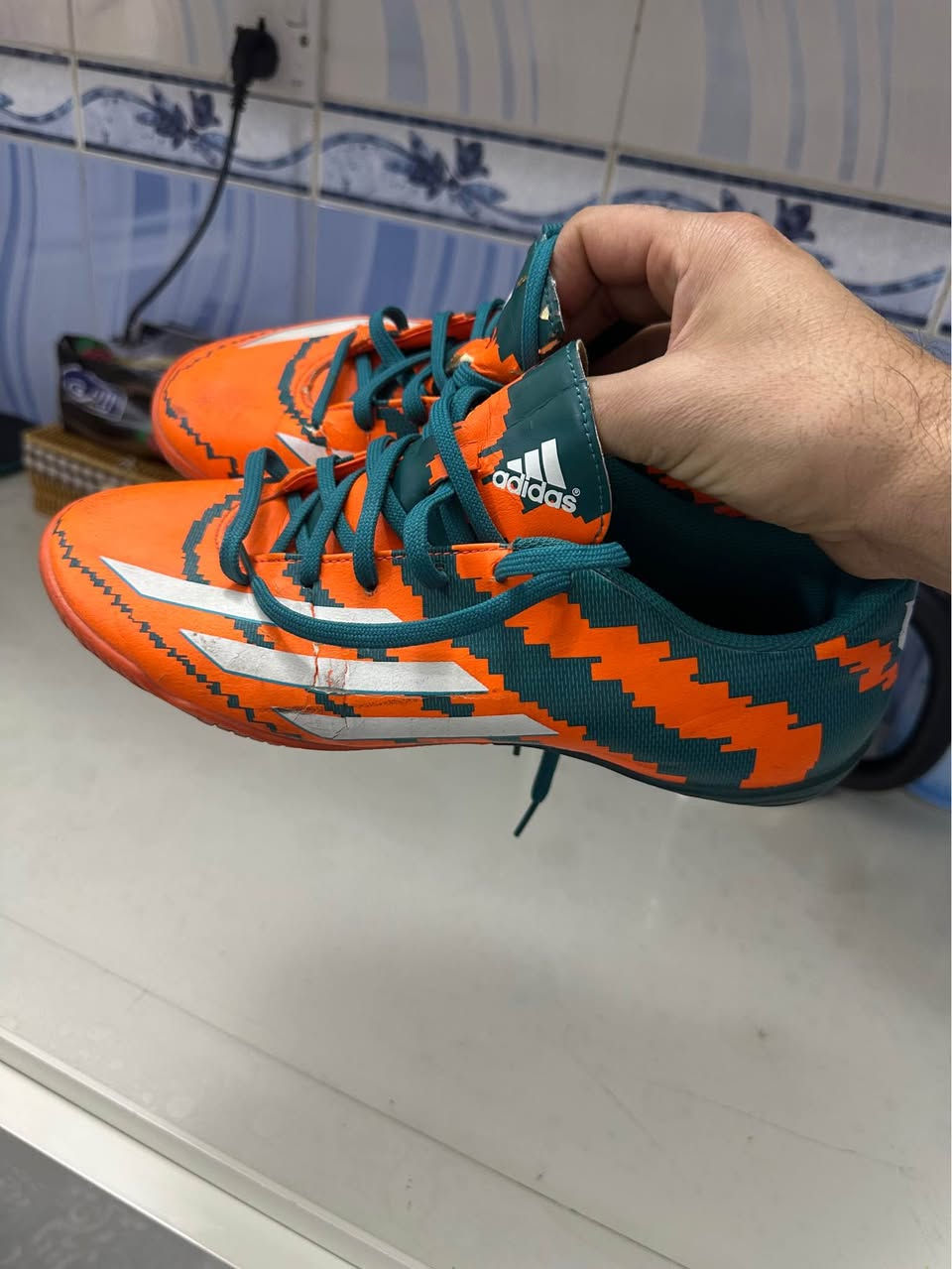 حذاء من شركة اديداس
الوكالة الاصلية
موماستر اكوالتي ولا تقليد 
شرط الوكالة 
نضافة 100‎%‎
مستخدم كلش قليل
ملاعب التارتان 
القياس 42
حجم القدم 26
السعر 40الف قفل 
مكاني خانقين دارة كونارة
*********** Singapore
