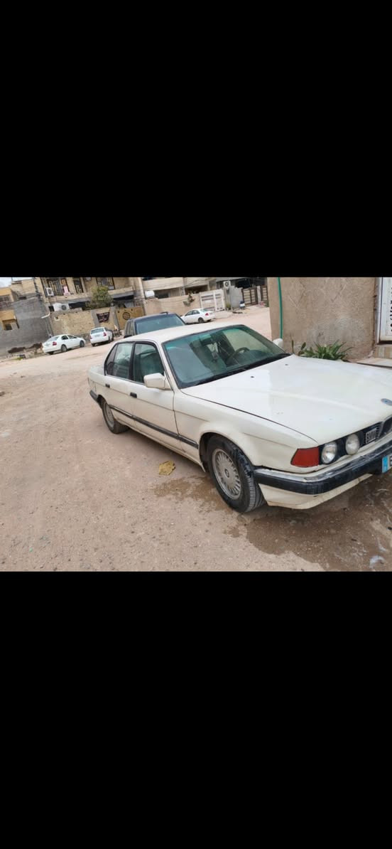 السلام عليكم بي ام دبليو 1990 رقم بابل نكليزي مباشر عقد مروري صاعده هزه قبل شهرين مكينه وكير راس ثور مكفول من كلشي سعر 28 وبيه مجال عنون كربلاء كنطره السلام *********** * نقص حداديه فقط
