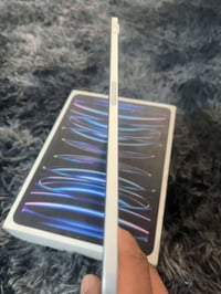 آيباد برو ١١ م2 • ذاكرة ٢٥٦ • بطارية ٨٧